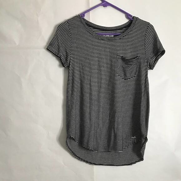 A17). Hollister Kids Hi-Lo Short Sleeve Striped Shirt - Picture 6 of 8